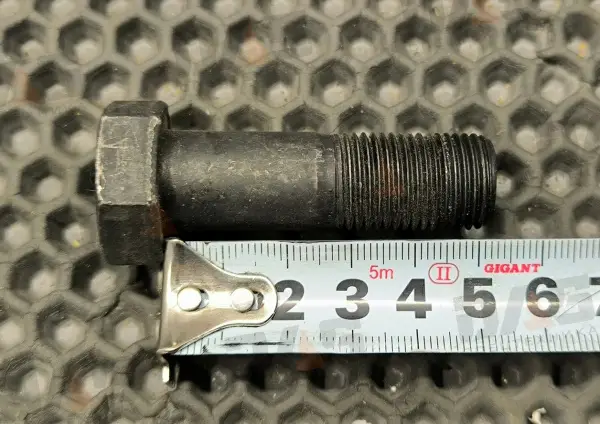 Болт М16х1,5х50 (10,9) (крепления редуктора моста) с гайкой