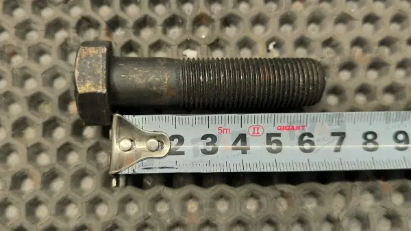 Болт М16х1,5х65 (8,8) (крепления редуктора моста)