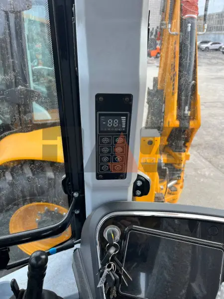 Экскаватор-погрузчик Lonking 83C купить в Томске